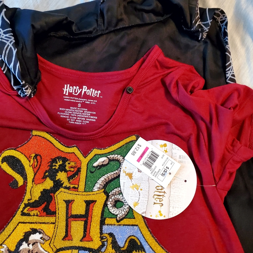 Harry Potter Hogwarts women's tshirt with removable cape